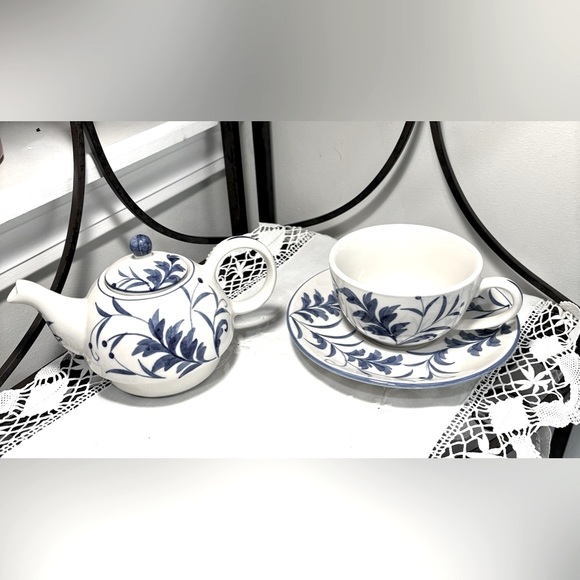 Petite Teapot & Cup/Saucer Set - Picture 2 of 14
